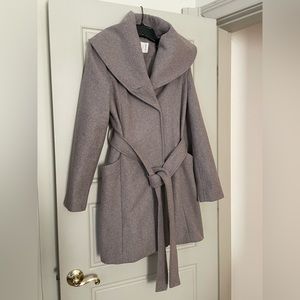 Tan winter wool-like belted coat with large collar, satin lining